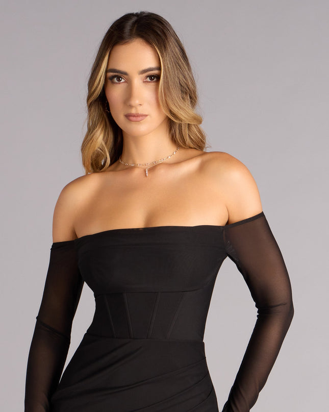 You’ll have effortless movement and dreamy vibes all night in the Elara Off Shoulder Slit Mermaid Formal Dress—a black prom dress made for twirling, posing, and showing up.