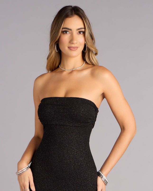 This black standout from Windsor’s prom dresses 2026 drop brings instant glow-up energy—you in the Audrina Glitter Strapless Mermaid Formal Dress are ready for the flash.
