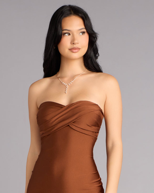 Serving soft glam with every step, the Adley Strapless Mermaid Dress is the perfect brown prom dress for unforgettable photos and a glow-up you’ll feel all night.