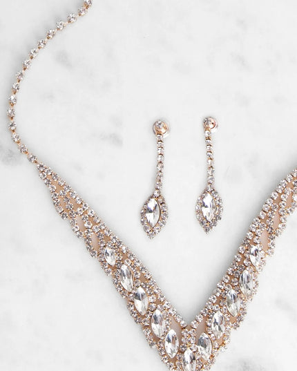 Get ready for any event with the Elegant Tear Drop Rhinestone Set in gold, an essential start to creating a versatile outfit for women for parties, cocktail hours, or Valentine's Day events.