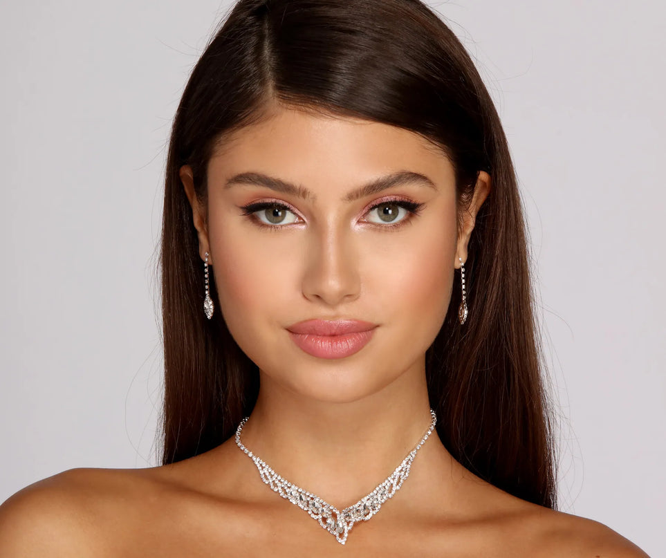 Get ready for any event with the Elegant Tear Drop Rhinestone Set in silver, an essential start to creating a versatile outfit for women for parties, cocktail hours, or Valentine's Day events.